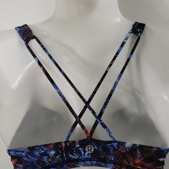 Lululemon Athletica Woman's sport bra
Size 2 - Picture 7 of 7
